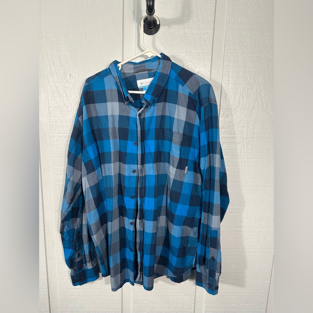 Columbia Blue and Gray Plaid Button Down Flannel Shirt Size XL EUC